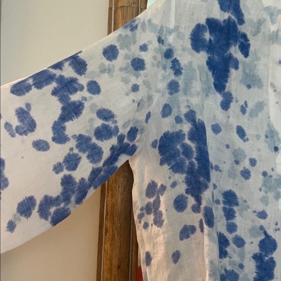 Elegant Blue and White Women's Blouse - Picture 4 of 5